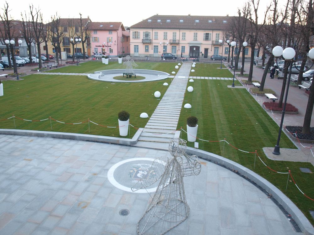 A Vinovo abbiamo realizzato la riqualificazione della piazza antistante il Comune.